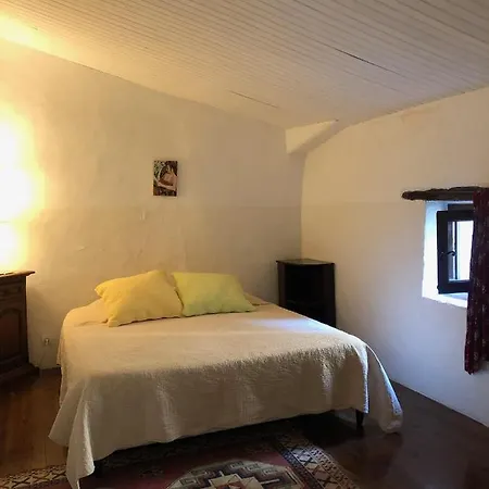 Belle De Nuit Bed & Breakfast 2*